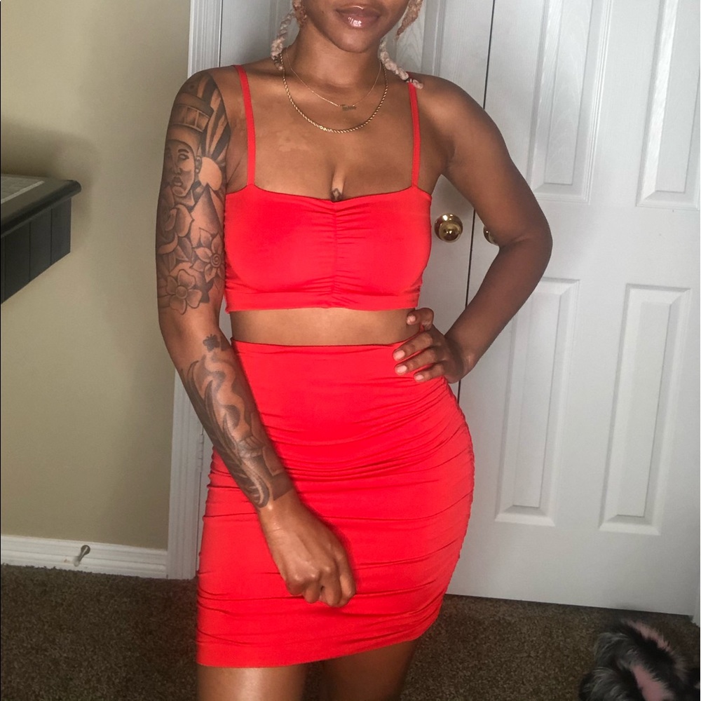 Red two piece! - Picture 4 of 6